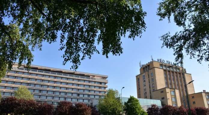 Tranzacție încrucișată majoră în turism. Transilvania Investments Alliance și președintele Băncii Transilvania schimbă participații importante la societăți hoteliere din Brașov și Băile Felix