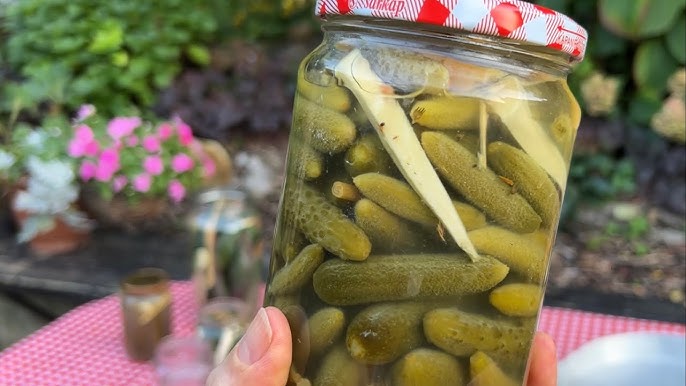 Un mare lanț de mâncare din Marea Britanie la un pas de a lua o decizie drastică din cauza unei crize de castraveciori murați