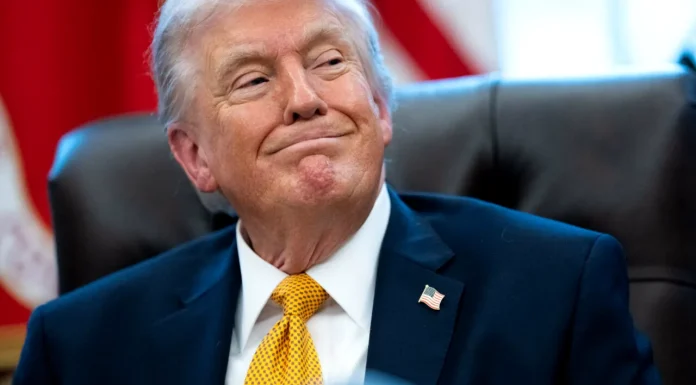 Trump a distribuit o nouă imagine controversată cu el și Mântuitorul. „Cred că este drăguț”