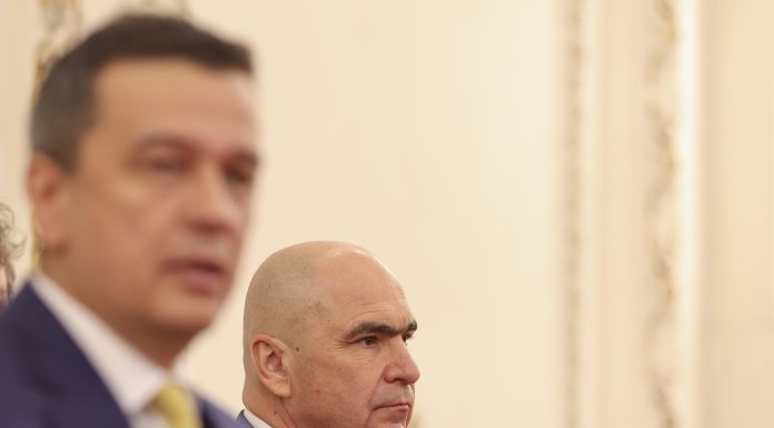 Guvernul are din nou probleme cu împrumuturile. Analiștii văd riscuri fiscale în creștere pe fondul instabilității politice