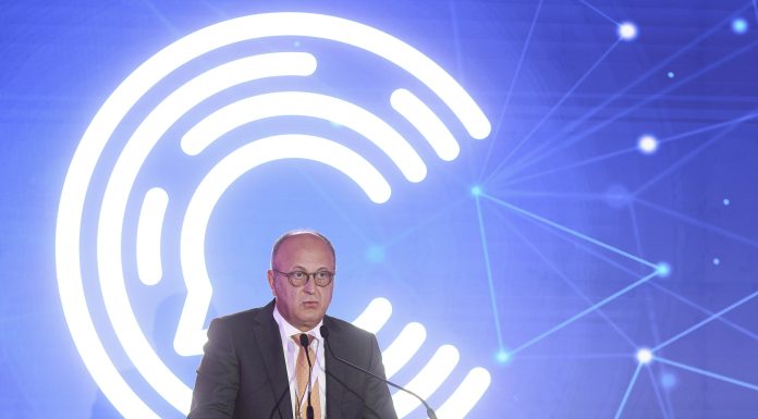 Patronatul Concordia avertizează: 15 miliarde de euro din fonduri UE, în pericol din cauza crizei politice