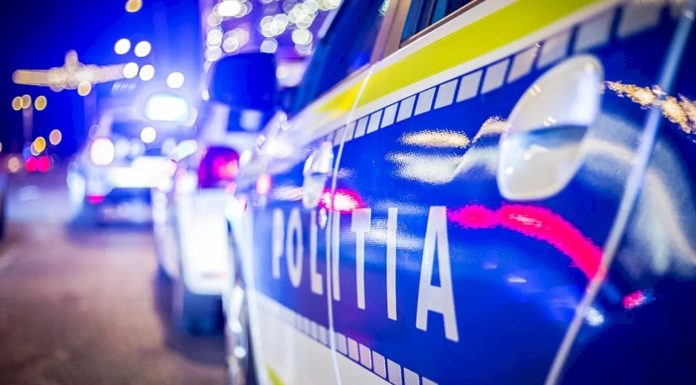 Mai mulți petrecăreți din Sectorul 4 au atacat o mașină de poliție cu pietre. Ce au făcut oamenii legii