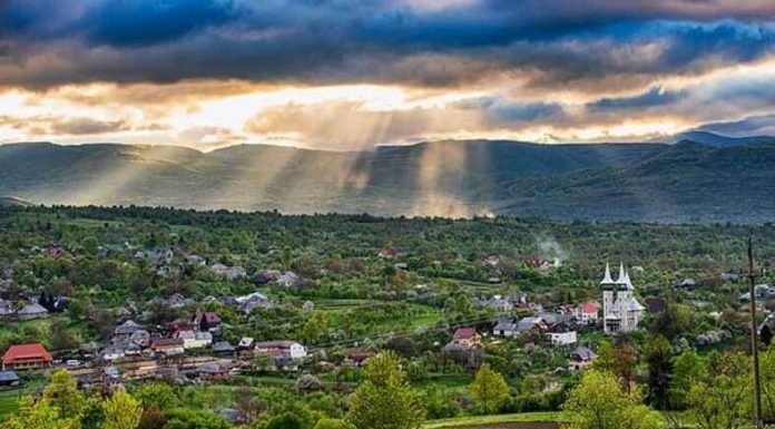 Satul din România care a renăscut din dorul de acasă. Cum au schimbat diaspora și turiștii străini fața unui loc uitat de lume