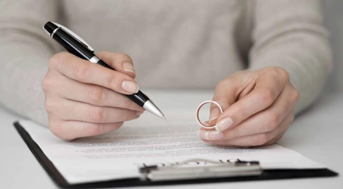 Afacerist din Iași, lăsat falit chiar de soție. Bărbatul a ajuns pe drumuri după ce, la un divorț formal, a trecut toată averea pe numele femeii