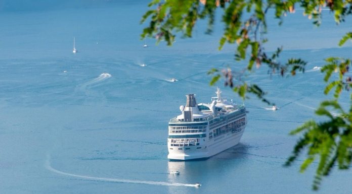 Grevă totală în Grecia chiar de 1 Mai. Toate feriboturile, trase pe dreapta. Avertisment MAE pentru români