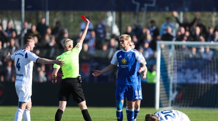 O nouă regulă dură în fotbal: Jucătorii care își acoperă gura când vorbesc vor primi cartonaș roșu. Care este explicația