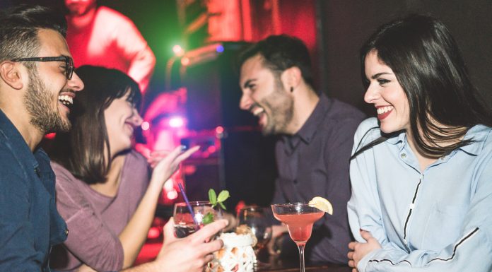 Niciodată nu au existat atât de mulți tineri care nu beau alcool. Ce au ajuns să facă celebrele cluburi din Londra