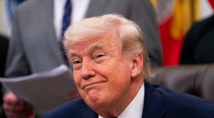 Trump, dezlănțuit: 11 mesaje în mai puțin de o oră. Ce a scris președintele SUA despre războiul din Iran