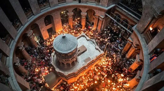 Cum vine Sfânta Lumină în România, din zona de război. BOR a pregătit și un plan de rezervă