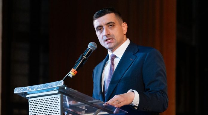 George Simion, preşedintele AUR, spune că vor depune moţiunea de cenzură marţi, dacă vor avea strânse minim 233 de semnături: Dacă totul merge conform planului stabilit, pe data de 5 mai vom avea un vot pentru debarcarea Guvernului Bolojan