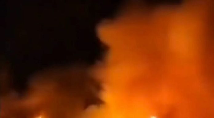 Incendiu uriaș într-un sat din Borneo: 1.000 de locuințe distruse, peste 9.000 de oameni evacuați