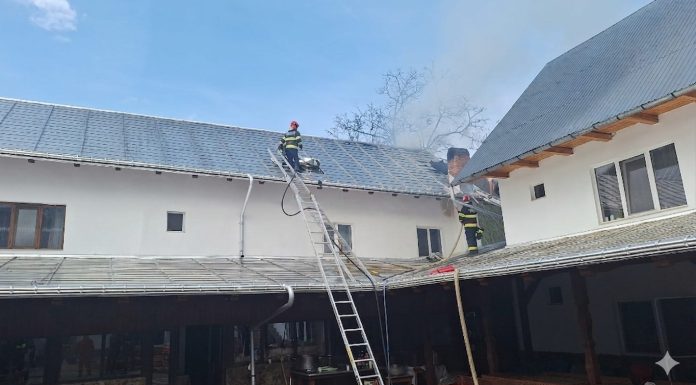 Bihor: Incendiu la Mănăstirea Izbuc, în podul construcţiei unde sunt chiliile călugărilor/ Sunt degajări mari de fum