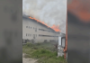 Un incendiu puternic a izbucnit la o pensiune din Tulcea. Flăcările au cuprins și o altă pensiune din apropiere