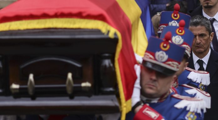 FOTO Ocazie rară – Colecția personală a lui Mircea Lucescu poate fi văzută gratuit