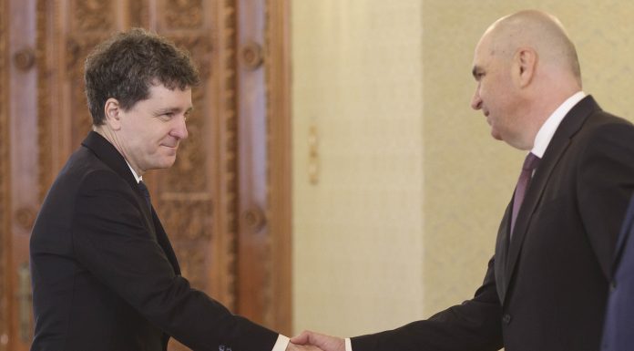 FOTO Bolojan, după consultările cu președintele: Îmi asum în continuare mandatul de premier