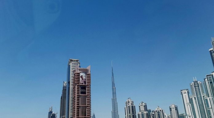 Britanicii din Dubai, încurajați să revină acasă pe fondul conflictului din Orientul Mijlociu