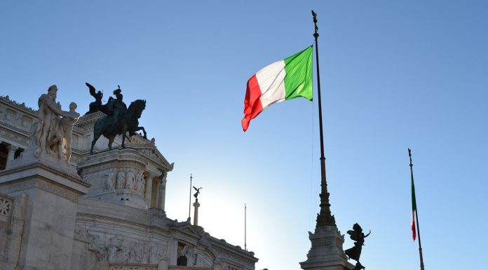 Italia reduce prognoza de creștere economică și urcă estimările pentru deficit și datorie publică