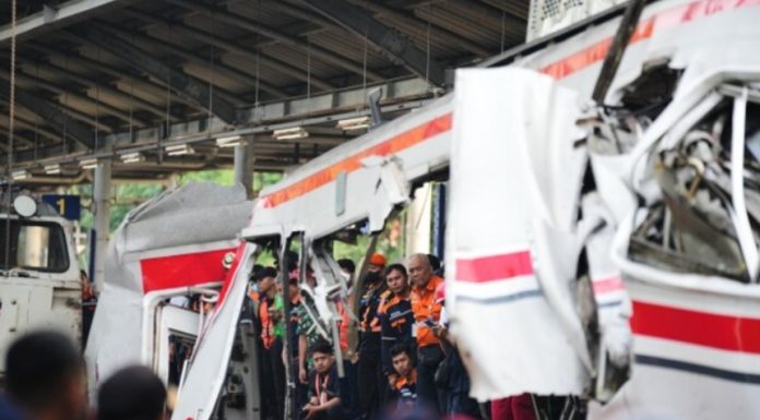 Şaisprezece femei moarte în Indonezia, în urma unei coliziuni între două trenuri la periferia Jakartei