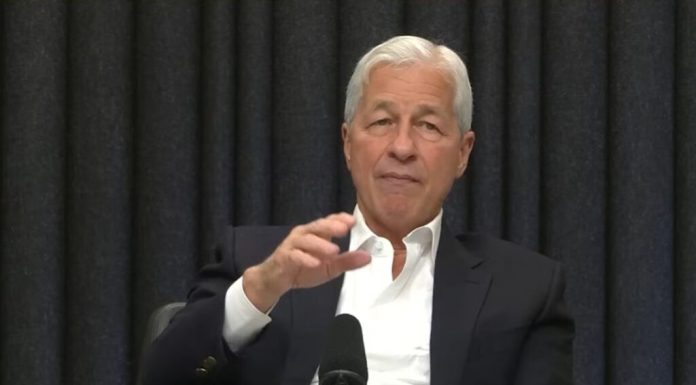 Omul care conduce cea mai mare bancă din lume: deciziile importante luate vinerea sunt o idee proastă