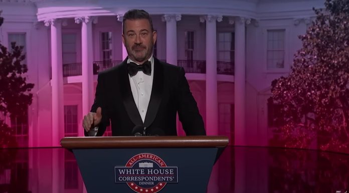 Trump cere postului ABC să-l concedieze pe Jimmy Kimmel după ce acesta a glumit spunând că Melania ar fi o „văduvă în aşteptare”. Cu câteva ore mai înainte, prima-doamnă făcuse o sugestie similară – VIDEO