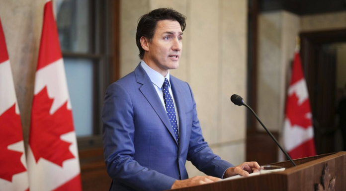 Justin Trudeau: Presiunile economice din SUA şi Europa aproape au împins Canada ”în braţele Chinei”