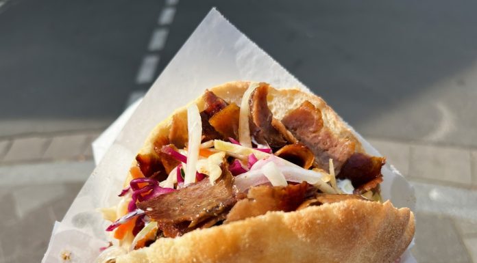 Un turist a plătit 1.700 de euro pentru un kebab pe plaja Copacabana din Brazilia. Cum a fost păcălit