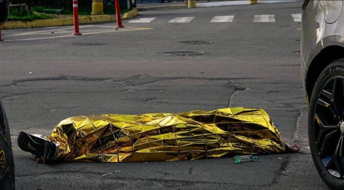 Volodimir Zelenski anunţă că în şapte persoane au murit în urma atacului de la Kiev / Printre răniţi, un băiat de 12 ani / Agresorul, născut în Rusia, a dat foc unui apartament înainte de atacuri – VIDEO