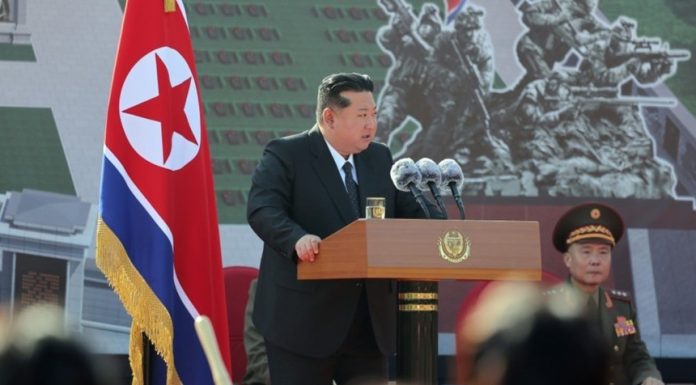 Phenianul denunţă drept o ”provocare gravă” şi ”ţesută de o logică a gangsterilor” ”Cartea Albastră” diplomatică în care Japonia îşi reiterează opoziţia faţă de programul nuclear nord-coreean. China retrogradată la statutul de ”vecin important”