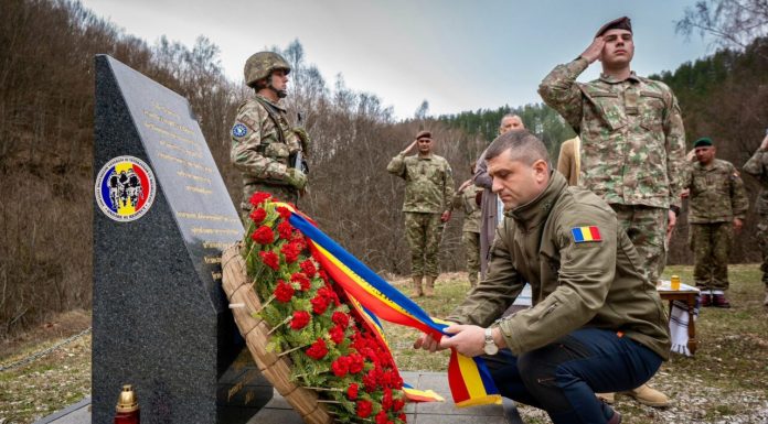 Lari Brînzan, fiul primului miltar român căzut la datorie după 1990, și-a comemorat tatăl în Bosnia