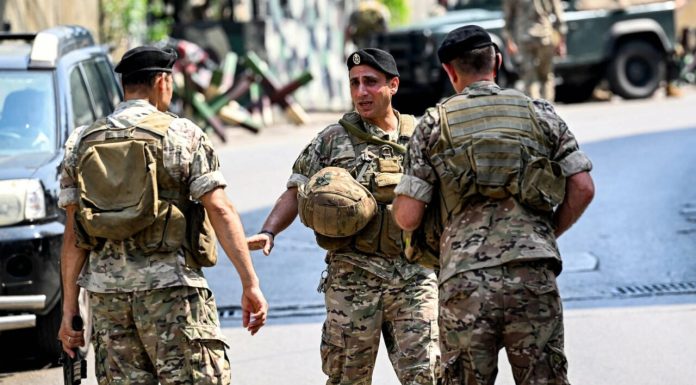 Libanul interzice grupării Hezbollah să folosească armele în Beirut, în plin bombardament israelian. Pacea din Orient, pusă sub semnul întrebării