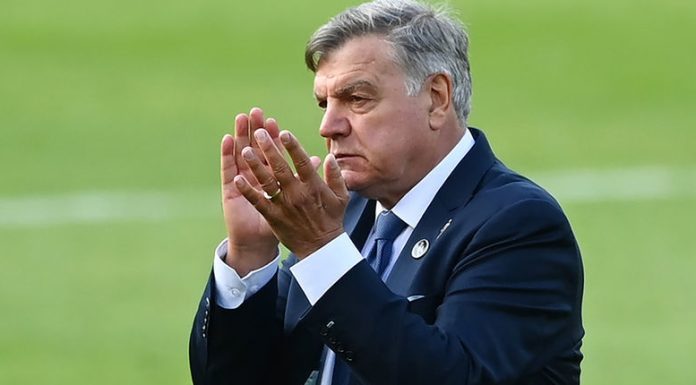 „Nu este vorba doar de bani”: antrenorul Sam Allardyce vorbeşte despre impactul şomajului forţat asupra sănătăţii sale mintale