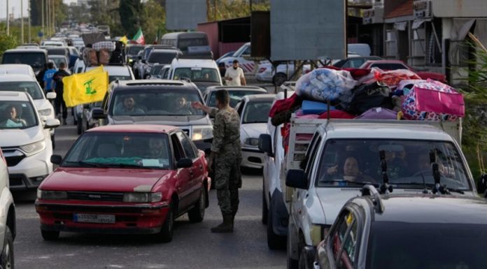 Sute de mii de civili libanezi deplasaţi care se întorc în sudul ocupat al Libanului de către Israel vor fi evacuaţi din nou, în cazul unei reluări a războiului, anunţă Katz. Armata israeliană nu şi-a ”terminat” ”operaţiunea” şi va păstra o ”zonă de secur
