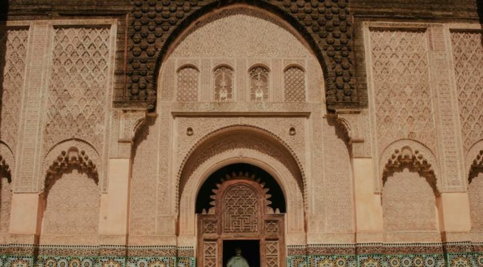 O țară arabă se schimbă din temelii. Natalitatea a scăzut, divorțurile cresc, iar fenomenul singurătății e tot mai prezent