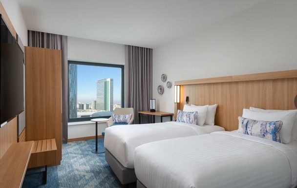 Dispar regulile din anii 90 în hoteluri. Vor fi alte criterii de clasificare, cu stații pentru mașini electrice și coduri QR