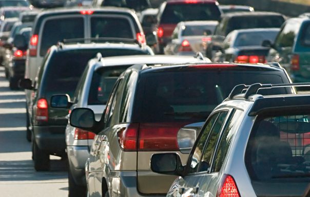 Trafic îngreunat pe DN1, la accesul spre Aeroportul Otopeni, după răsturnarea unei mașini