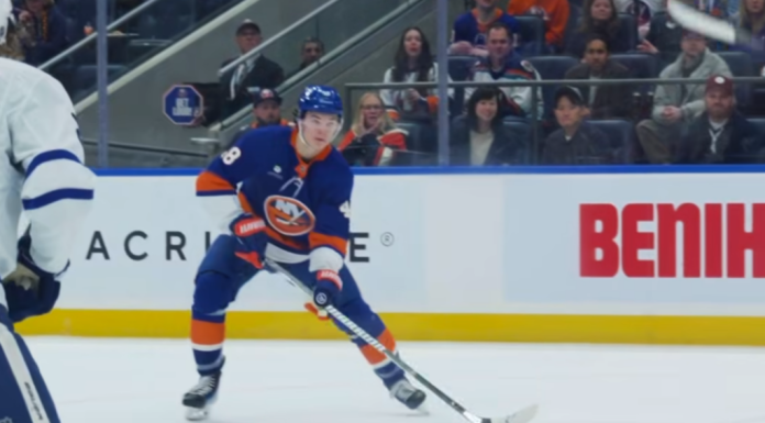 Record egalat în liga nord-americană de hochei pe gheață de un jucător de 18 ani