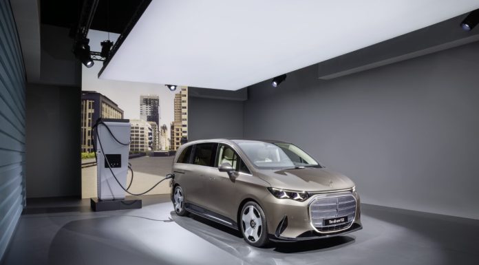 De ce Mercedes-Benz VLE este cel mai ambitios vehicul electric lansat in 2026: 700 km autonomie, 8 locuri si un ecran de 31 inch in spate