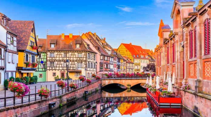 Orașul din Franța care pare scos din basme. De ce Colmar îi fascinează pe turiștii care îl descoperă