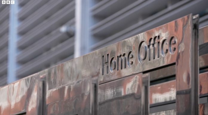 Consultanţii juridici îi ajută pe migranţi să se dea drept homosexuali pentru a obţine azil, potrivit unei anchete sub acoperire realizate de BBC