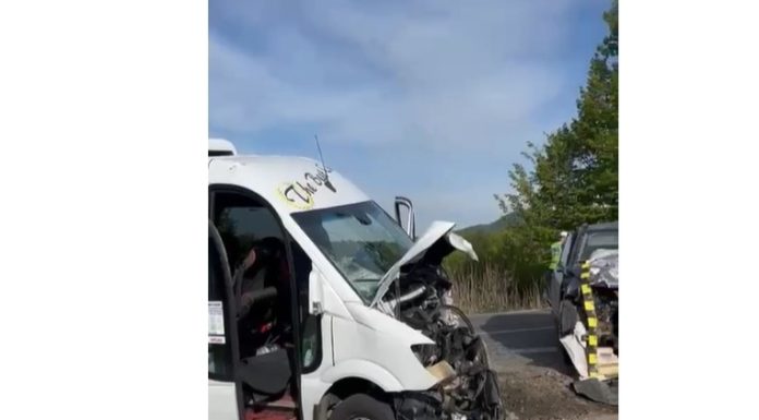 Maramureş – Accident rutier produs între un autoturism şi un microbuz ,la ieşire din Baia Sprie.13 persoane au fost rănite. A fost activat Planul roşu de intervenţie – FOTO
