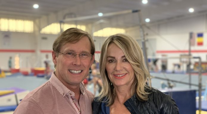 Nadia Comăneci, 30 de ani de la căsătoria cu Bart Conner. Cei doi se află la turneul de tenis de la Madrid şi marea gimnastă a dansat pe Mambo No. 5 – VIDEO