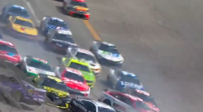 Accident uriaș în Nascar. Zeci de mașini au fost implicate