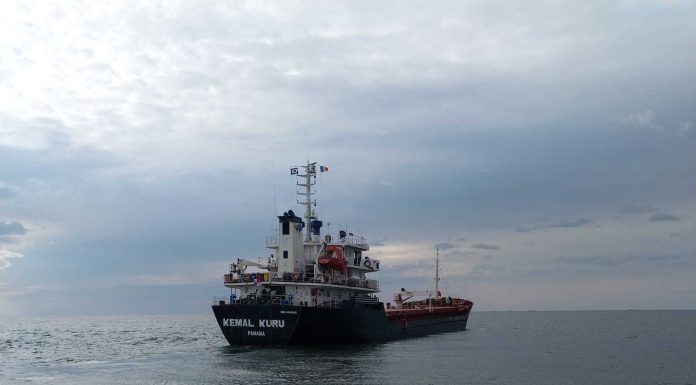 Marinar indian cu probleme medicale, preluat de un echipaj ARSVOM din rada exterioară a Portului Sulina şi adus la ţărm