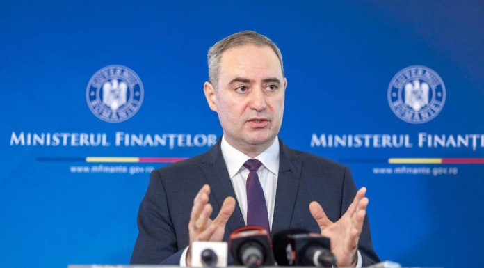 Ministrul Finanţelor anunţă deficit de 1% în primul trimestru din 2026: Am redus la jumătate deficitul faţă de aceeaşi perioadă a anului trecut / Instabilitatea politică şi schimbările abrupte de direcţie transmit un semnal negativ