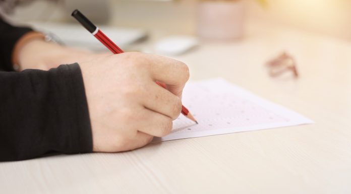 Fetele rămân din nou în urma băieților la matematică – studiu UNESCO