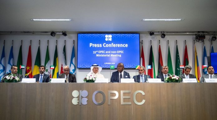 O nouă lovitură pentru piața internațională a petrolului. Unul dintre cei mai mari producători se retrage din OPEC și OPEC+