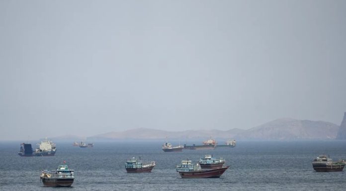 Iranul a reţinut două nave în strâmtoarea Ormuz, Washingtonul a minimizat incidentul