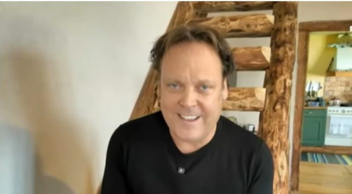 Charlie Ottley, premiat la Gala News.ro: Oamenii au păreri preconcepute despre România / Mi-aş dori ca acestea să fie spulberate astfel încât cei care vin aici să poată aprecia cu adevărat ce ţară minunată este România