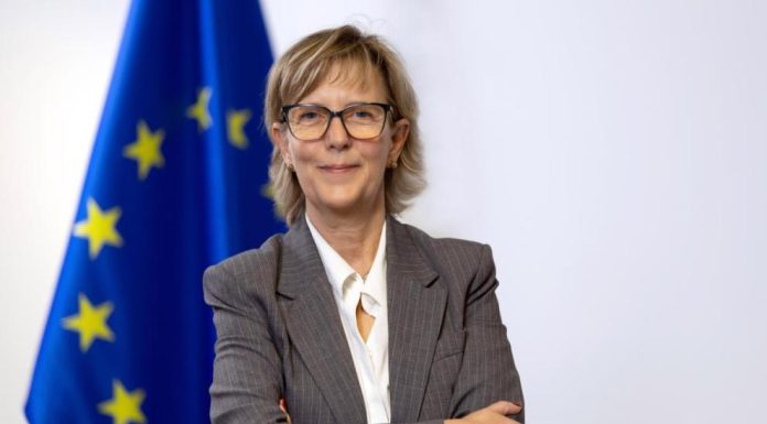 Sună alarma la Bruxelles din cauza crizei politice de la București. Ce oficial european vine de urgență la București și care este agenda