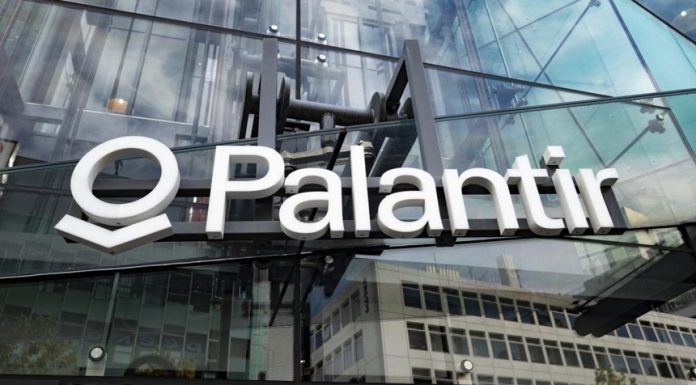 Trump laudă Palantir, în timp ce acţiunile companiei au consemnat o scădere săptămânală de aproape 15%